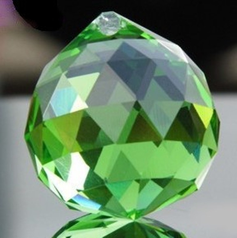 Cristal à Facettes vert 30mm - Boules de cristal