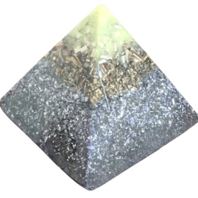 Orgonite Pyramide Phosphorescente